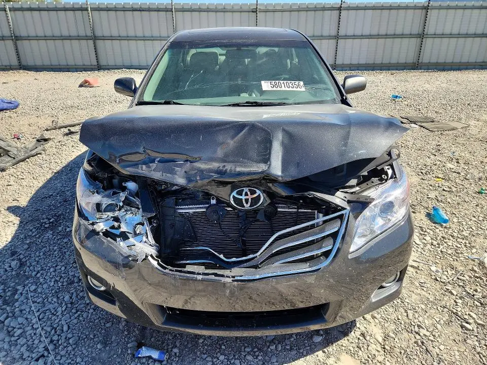 2011 TOYOTA CAMRY XLE V6  
