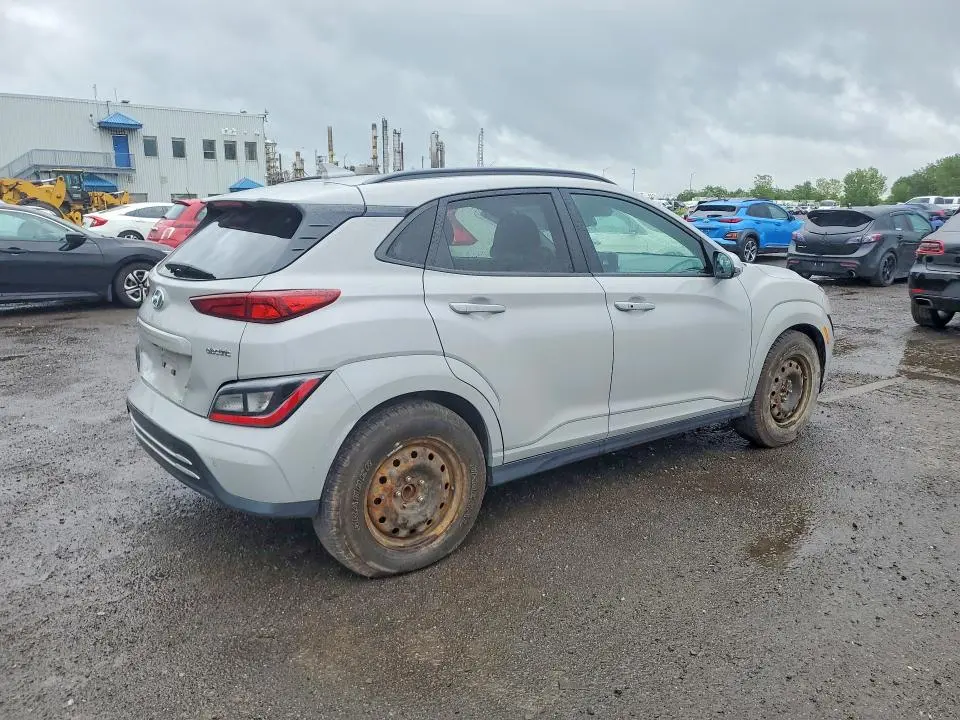 2023 HYUNDAI KONA SE  