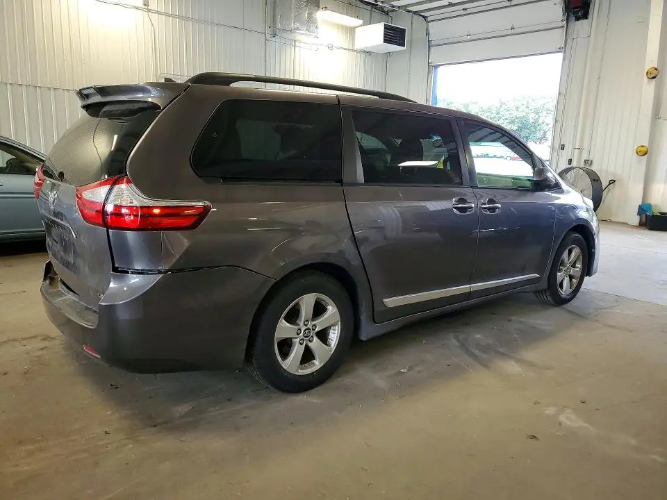 2019 TOYOTA SIENNA LE  