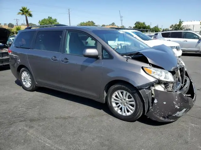 2011 TOYOTA SIENNA XLE  