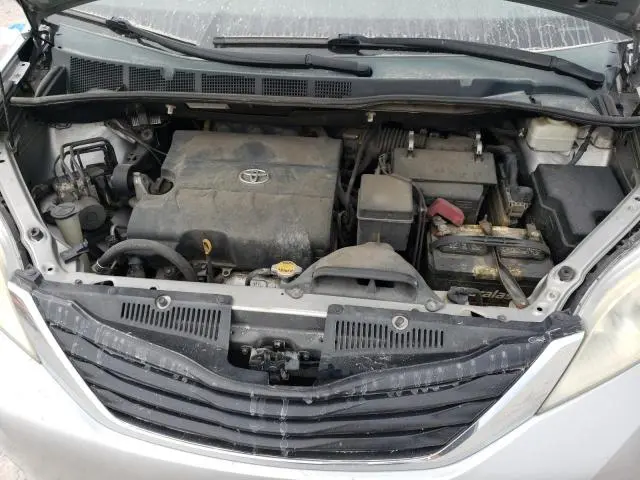 2012 TOYOTA SIENNA LE  