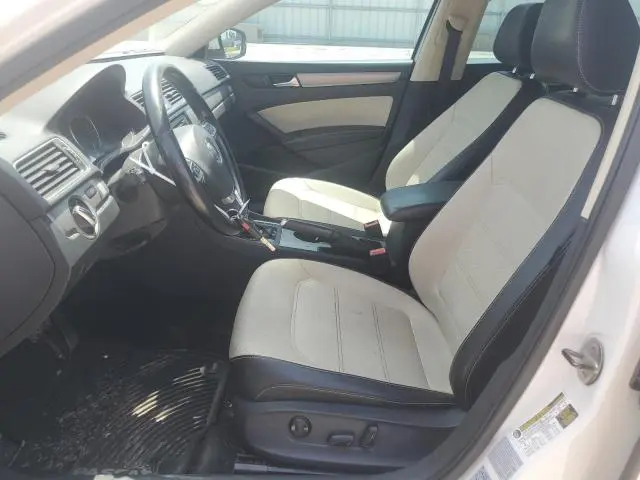 2015 VOLKSWAGEN PASSAT SE  