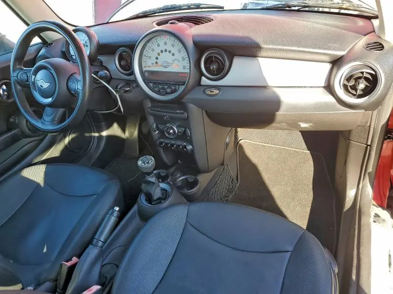 2011 MINI COOPER   