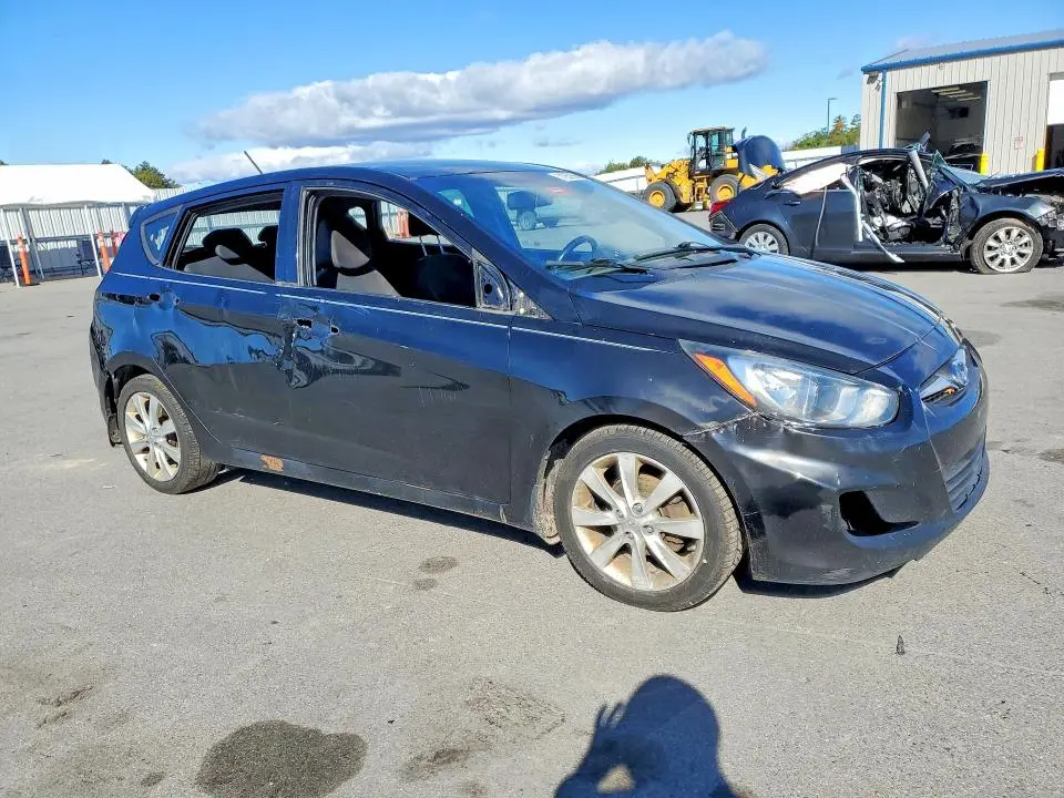2013 HYUNDAI ACCENT SE  