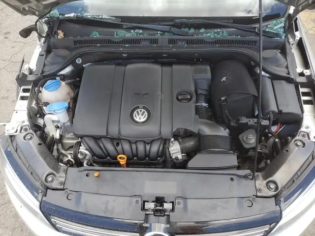 2013 VOLKSWAGEN JETTA SE  