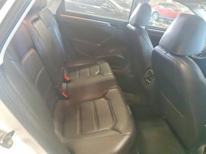 2017 VOLKSWAGEN PASSAT SE  