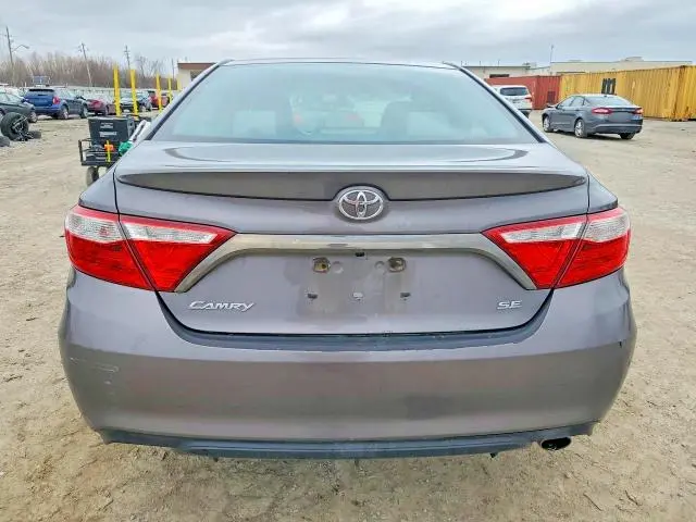 2016 TOYOTA CAMRY SE  