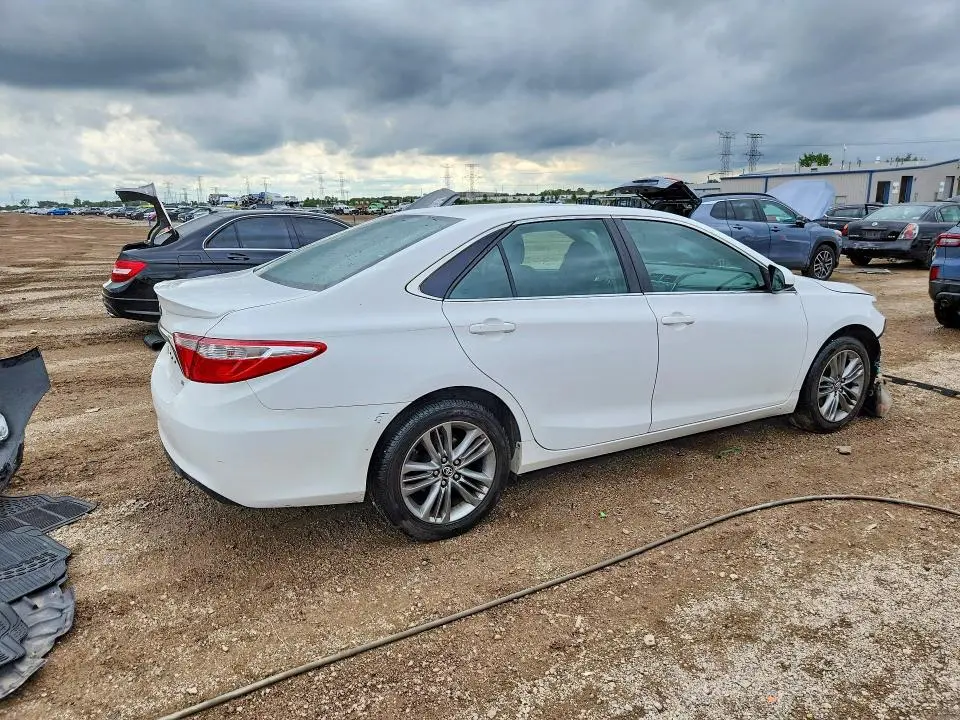 2017 TOYOTA CAMRY SE  