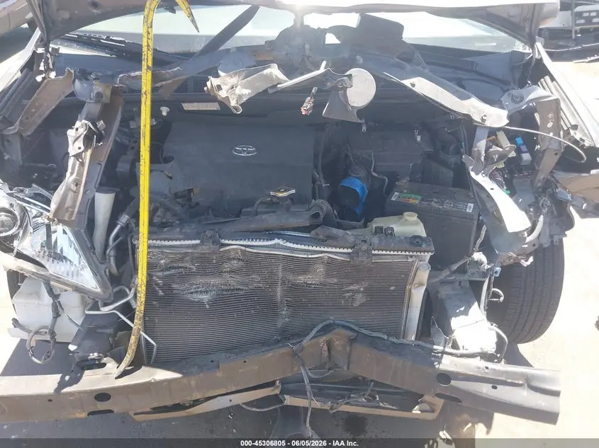 2013 TOYOTA SIENNA XLE V6 8 PASSENGER