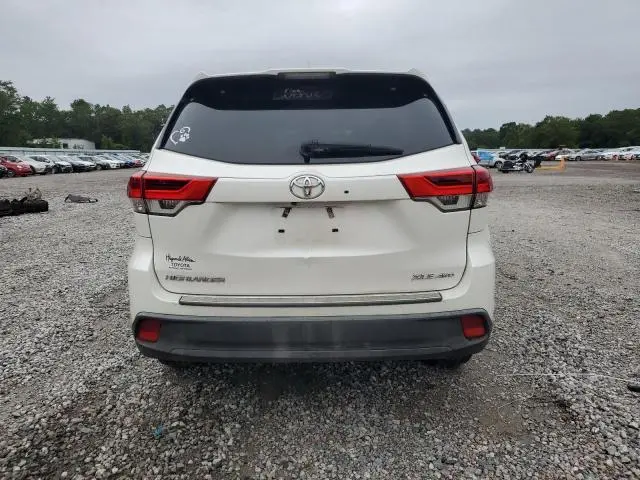 2019 TOYOTA HIGHLANDER SE  