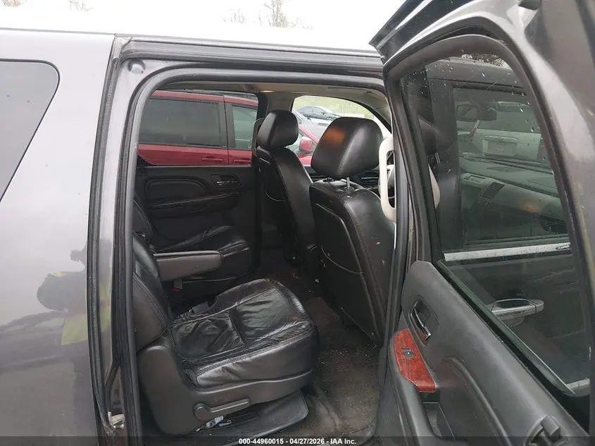 2011 CADILLAC ESCALADE ESV LUXURY