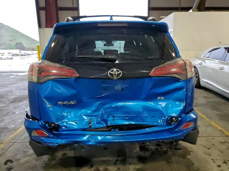 2016 TOYOTA RAV4 SE  