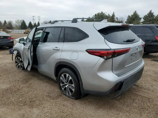 2022 TOYOTA HIGHLANDER XLE  