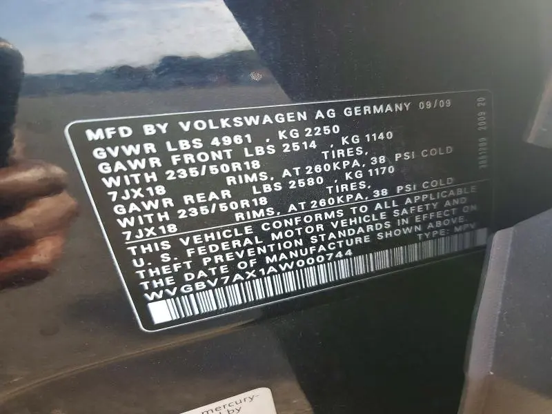 2010 VOLKSWAGEN TIGUAN SE  