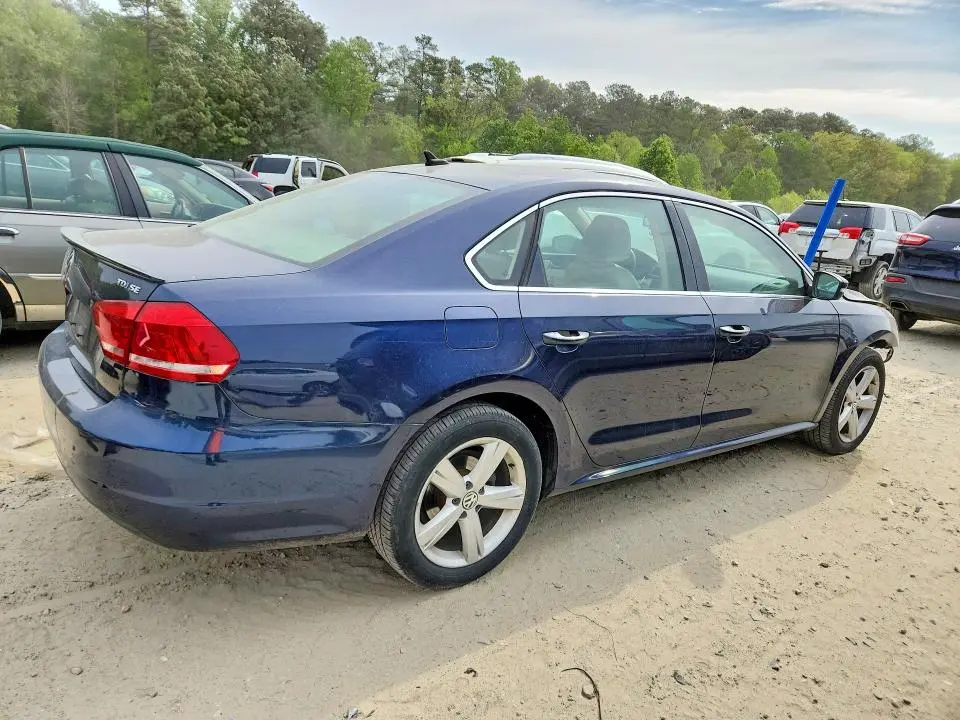 2013 VOLKSWAGEN PASSAT SE  