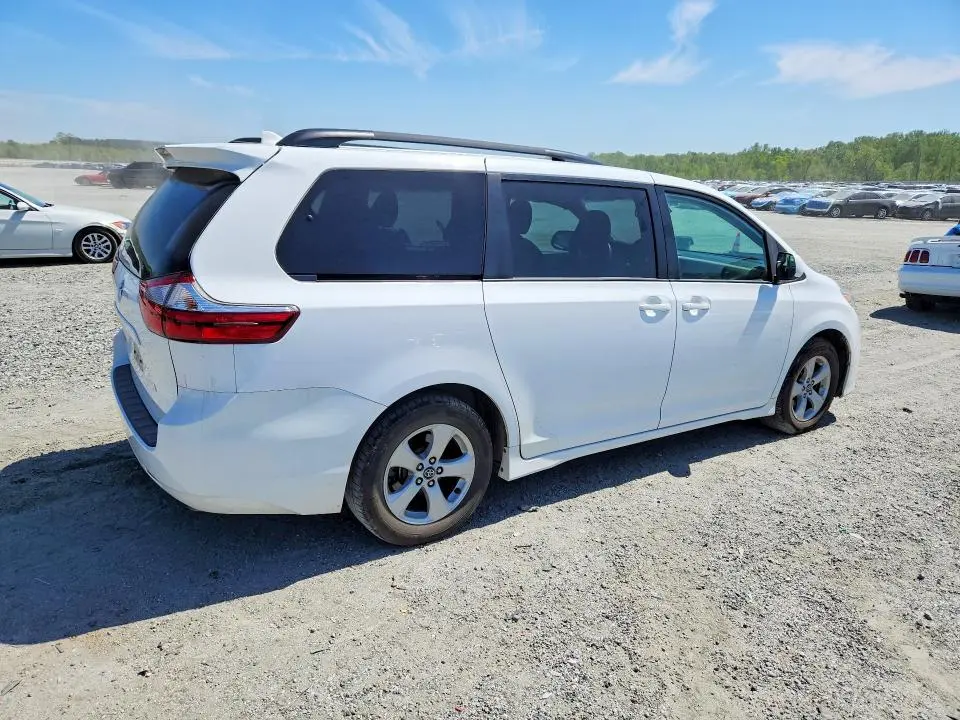 2019 TOYOTA SIENNA LE  