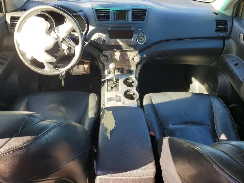 2011 TOYOTA HIGHLANDER SE  