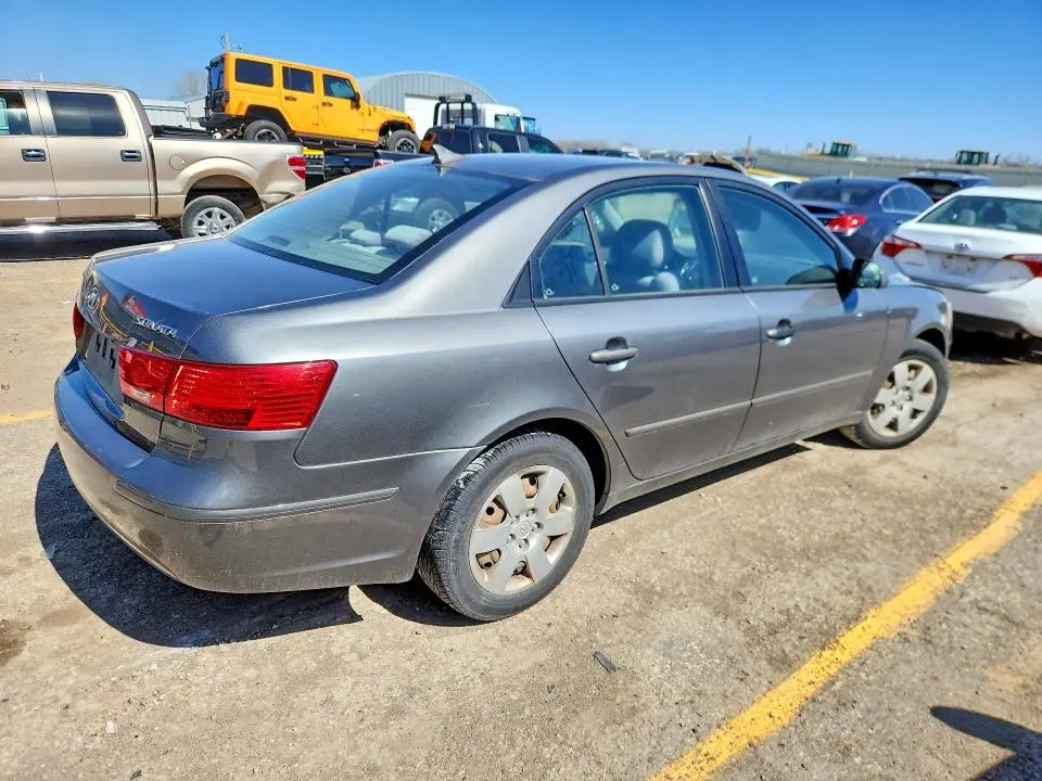 2010 HYUNDAI SONATA GLS  