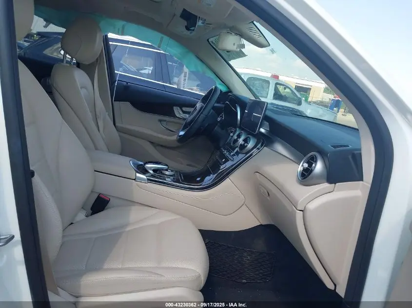 2017 MERCEDES-BENZ GLC 300 4MATIC