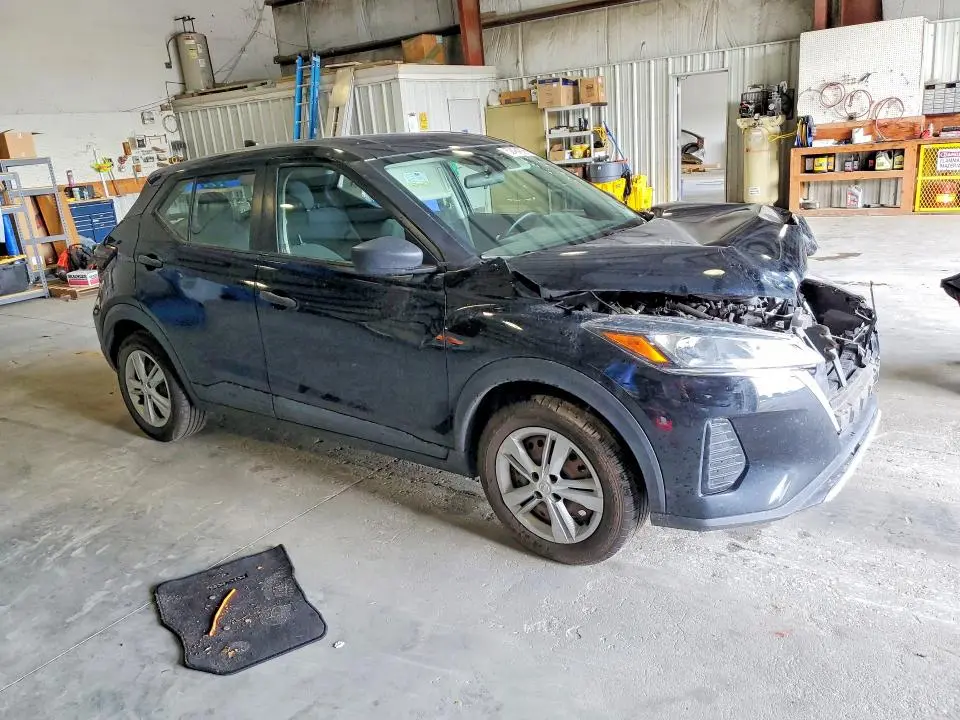 2022 NISSAN KICKS S  