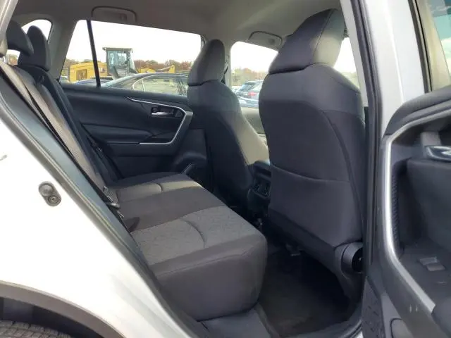 2020 TOYOTA RAV4 XLE  