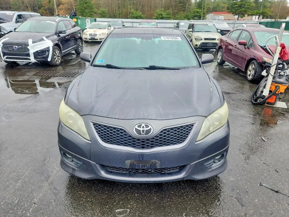 2011 TOYOTA CAMRY SE  