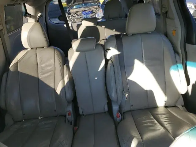 2013 TOYOTA SIENNA XLE  