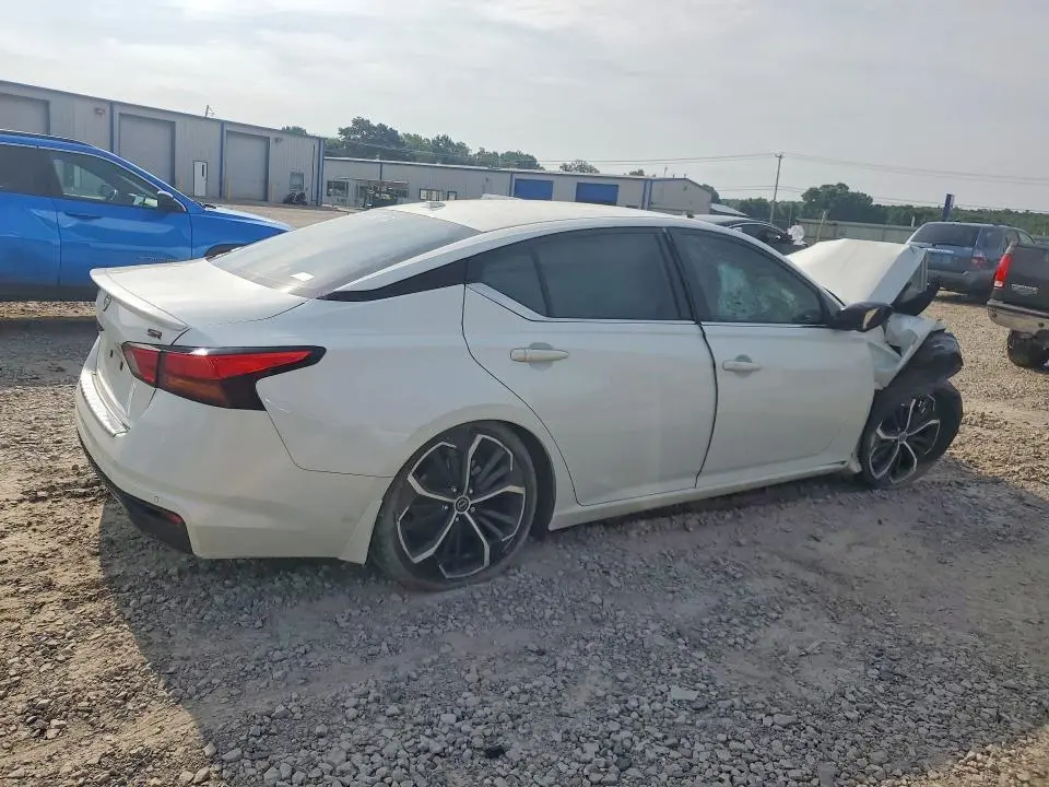 2023 NISSAN ALTIMA SR  