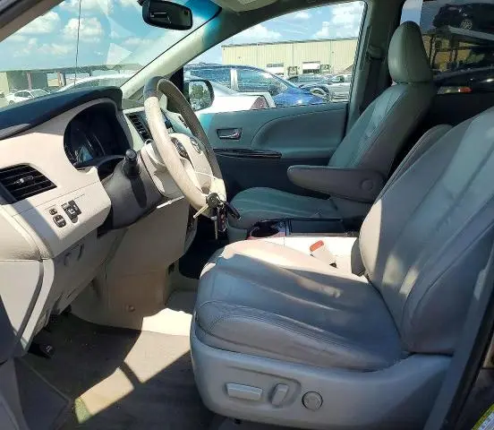 2012 TOYOTA SIENNA XLE 8-PASSENGER  