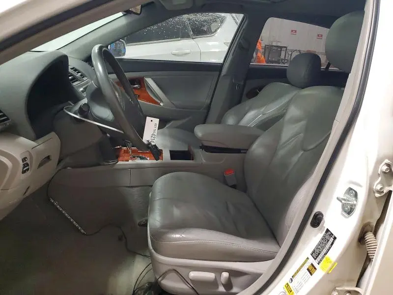 2011 TOYOTA CAMRY XLE  