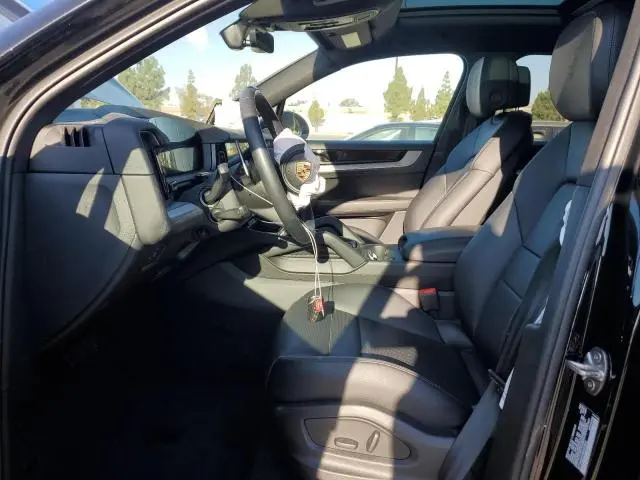 2024 PORSCHE CAYENNE   