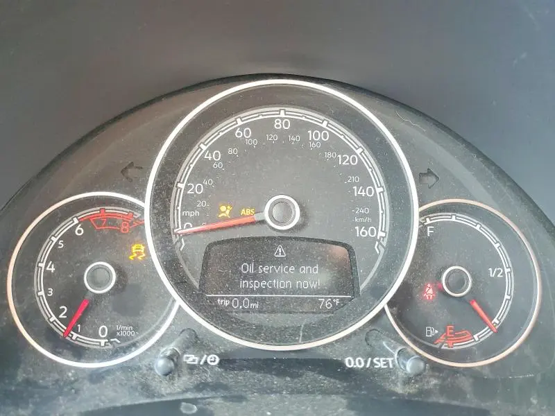 2018 VOLKSWAGEN BEETLE S  