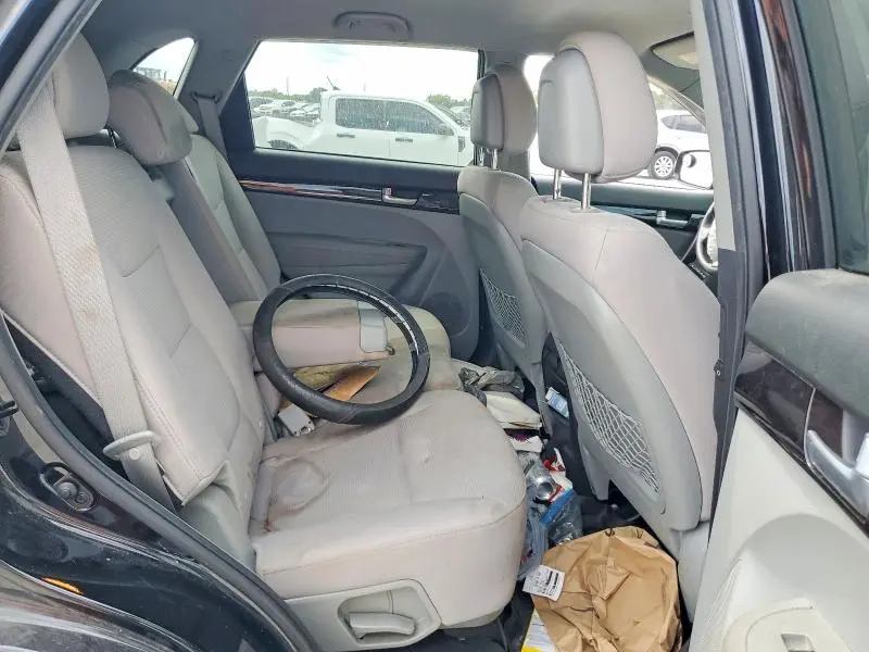 2014 KIA SORENTO LX  