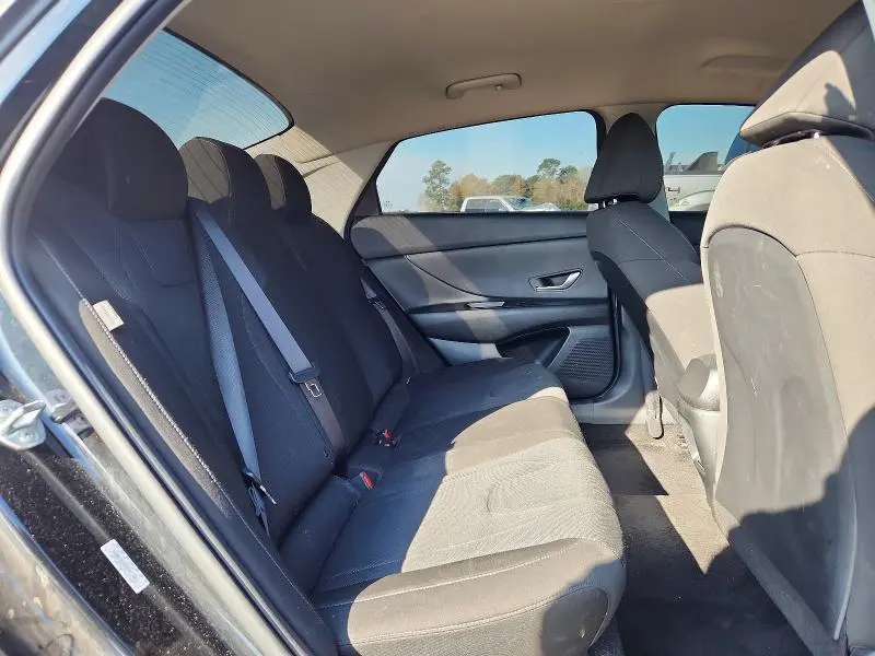 2024 HYUNDAI ELANTRA SE  