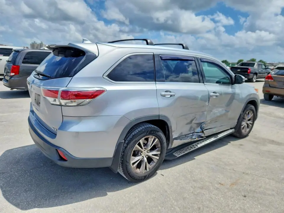 2015 TOYOTA HIGHLANDER XLE  