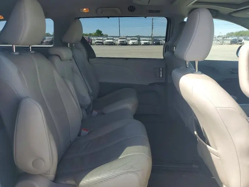 2014 TOYOTA SIENNA XLE 8-PASSENGER  