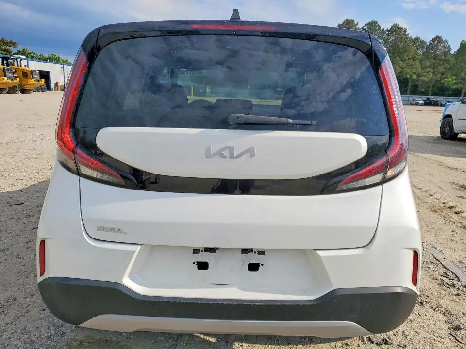 2023 KIA SOUL LX  