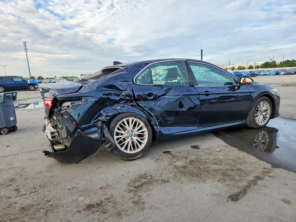 2018 TOYOTA CAMRY XLE  