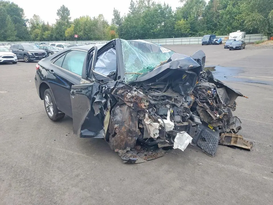2017 TOYOTA CAMRY SE  