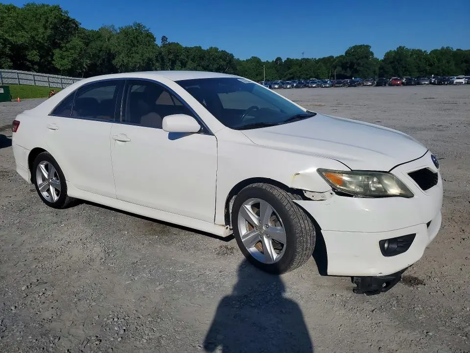 2010 TOYOTA CAMRY SE V6  