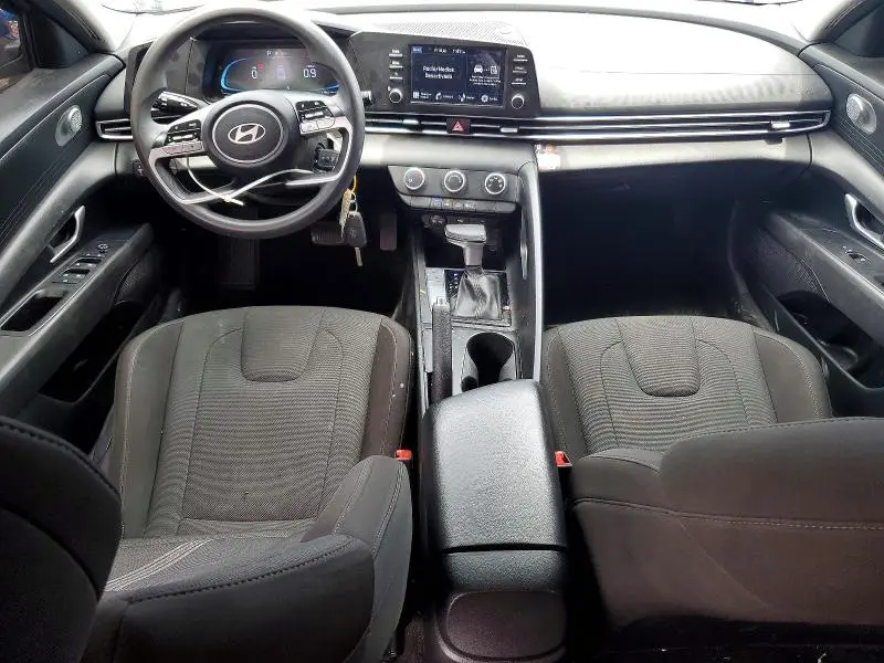 2024 HYUNDAI ELANTRA SE  