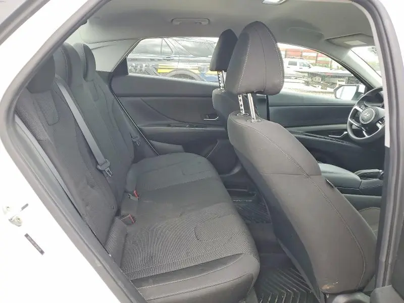 2023 HYUNDAI ELANTRA SE  