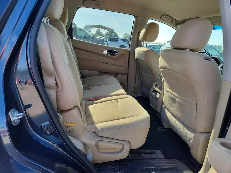 2016 NISSAN PATHFINDER SV  