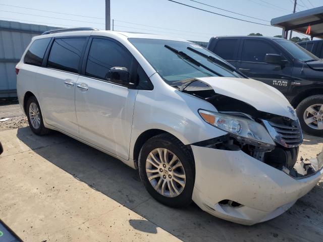 2016 TOYOTA SIENNA XLE