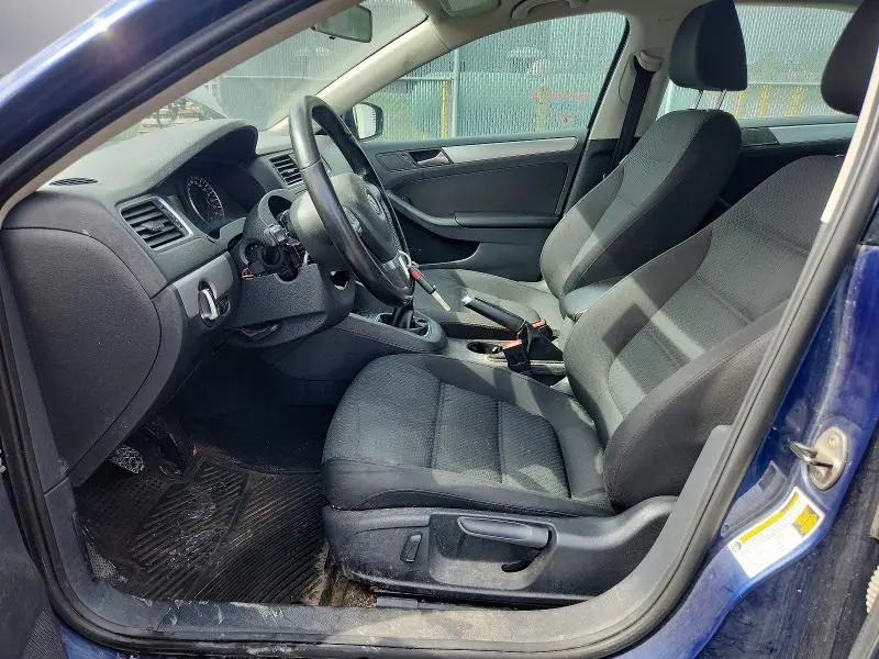 2013 VOLKSWAGEN JETTA SE  