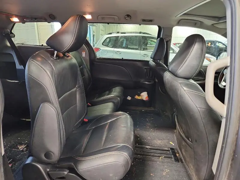 2017 TOYOTA SIENNA   