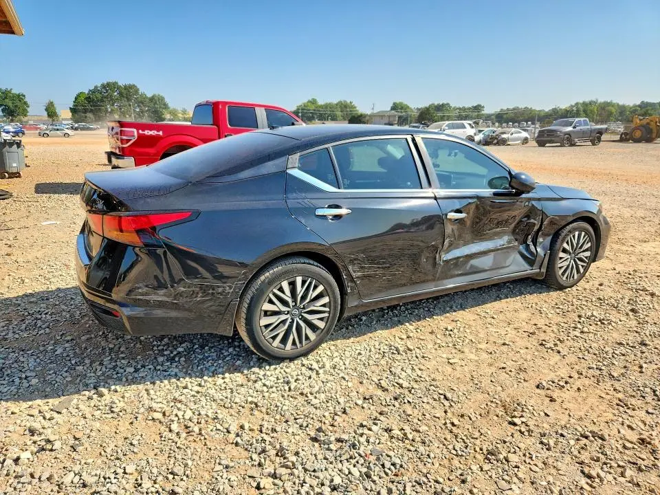 2023 NISSAN ALTIMA SV  