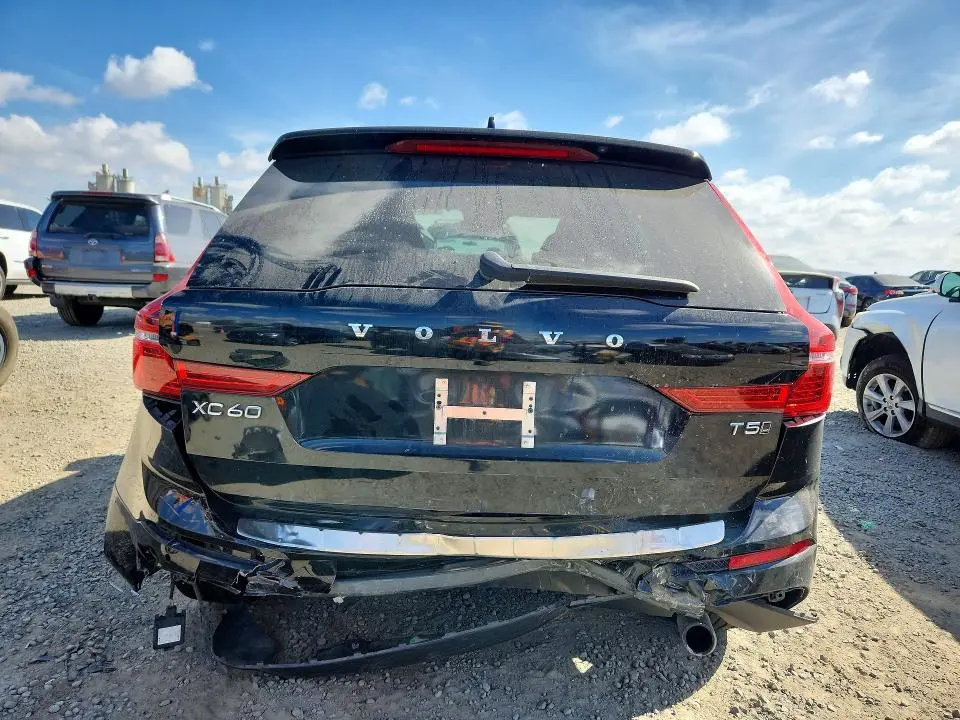 2021 VOLVO XC60 T5 MOMENTUM  