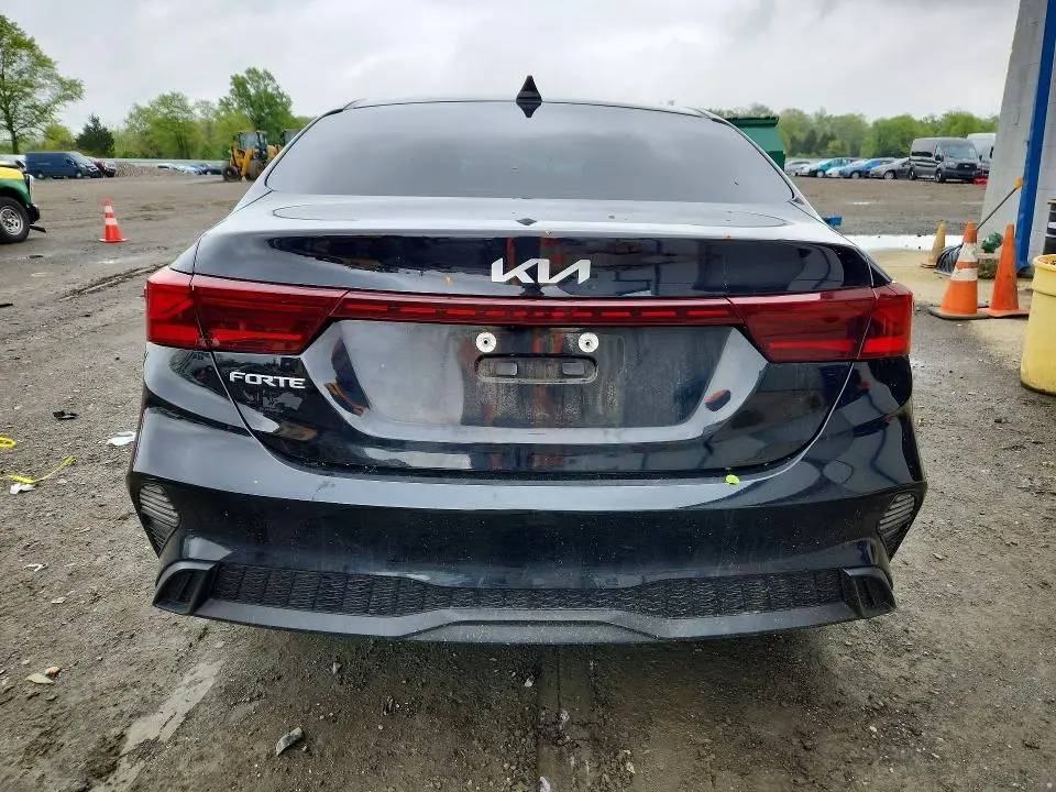 2023 KIA FORTE LXS  