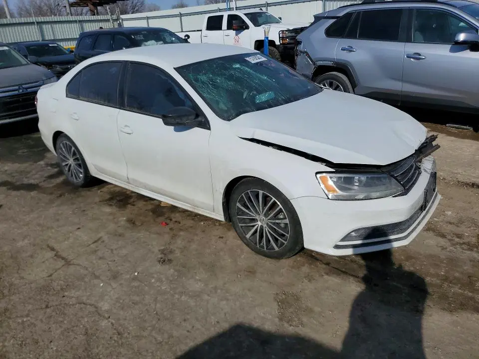 2016 VOLKSWAGEN JETTA SPORT  